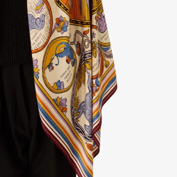 Foulard Carré Soie Modal Chance Automne • Inouï Editions • – Image 3