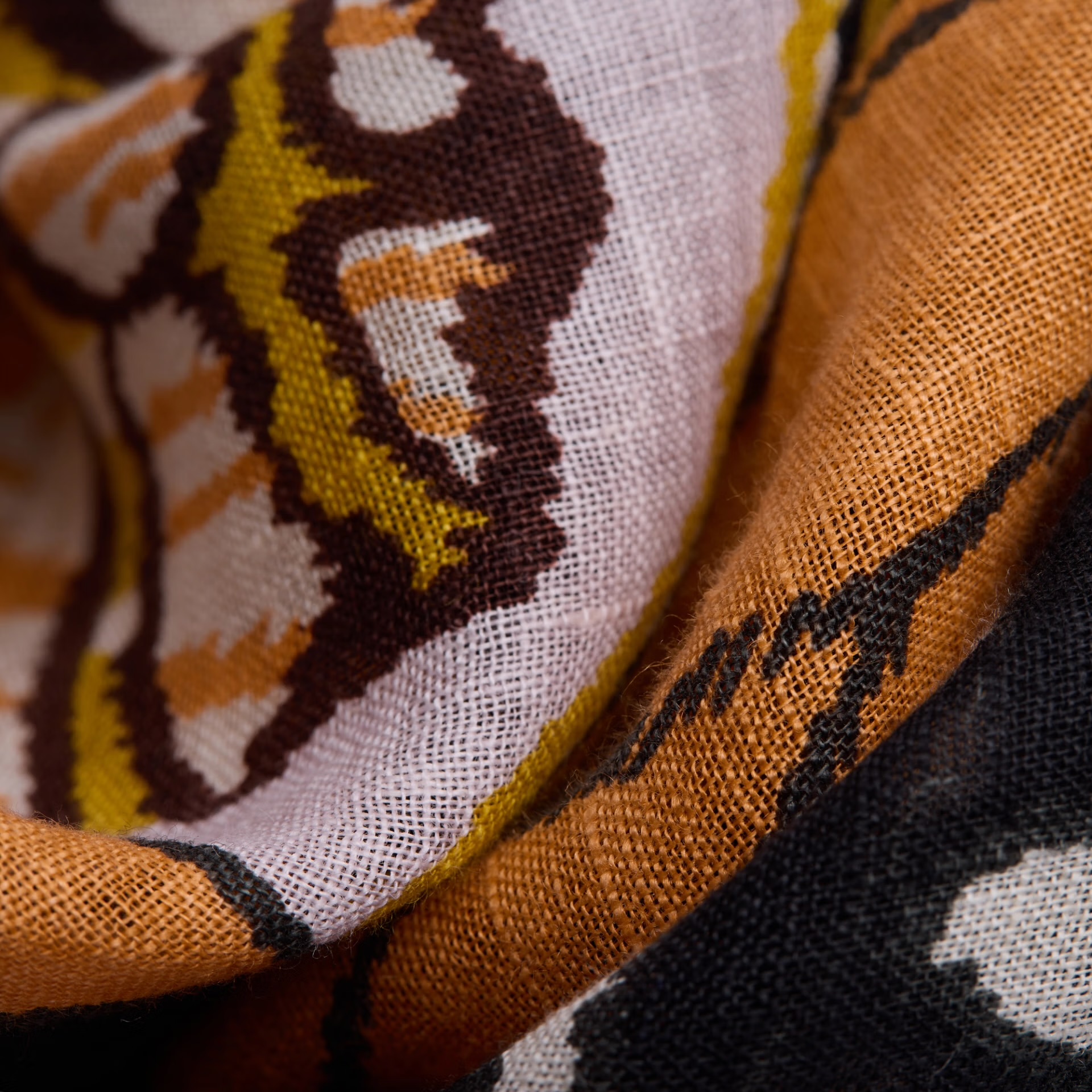 Étole Papillon Nude Lin • Inouï Editions • – Image 2