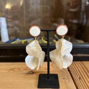 Boucles d’oreilles pétales blanches