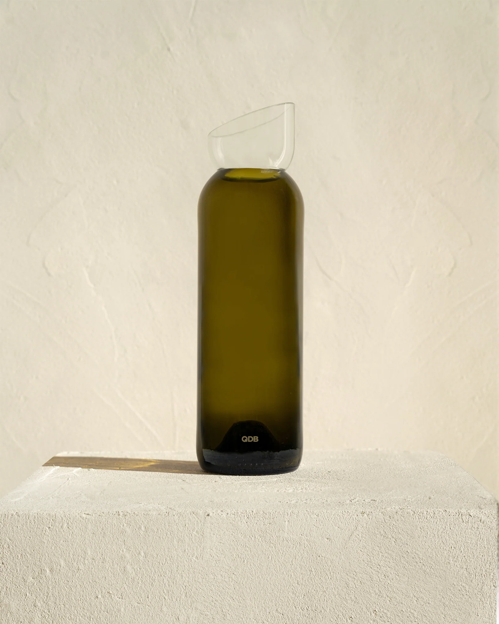 Carafe en verre recyclé blanc et cannelle QDB
